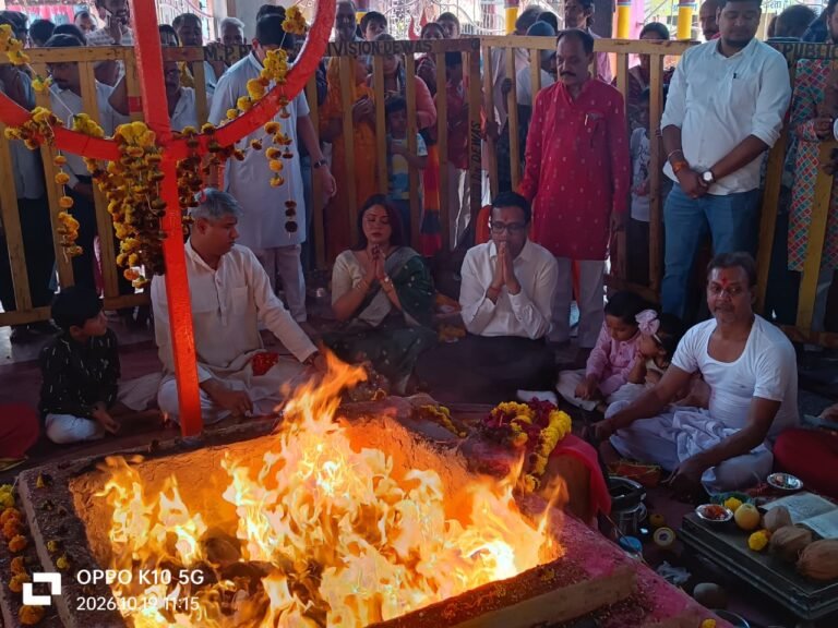 कलेक्टर अजय कटेसरिया सपत्नीक कालका माता मंदिर पहुंचे, हवन की पूर्णाहुति में हुए शामिल