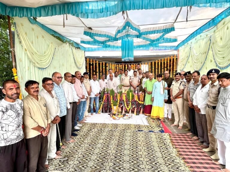 विजयादशमी पर बेड़िया थाने में विधि-विधान से हुआ शस्त्र पूजन