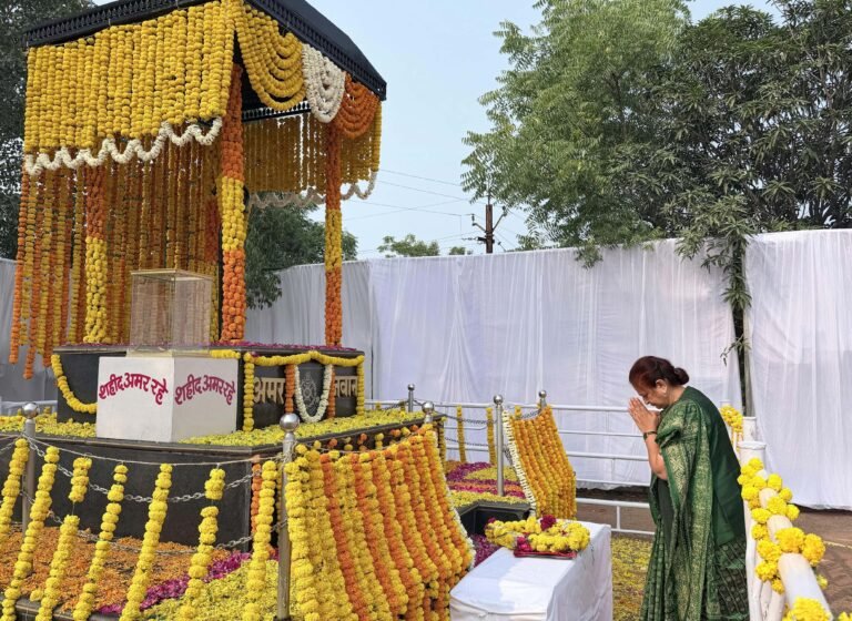 अर्चना चिटनिस ने पुलिस शहीद स्मृति दिवस पर वीर जवानों को दी श्रद्धांजलि पुलिस लाइन बुरहानपुर में आयोजित हुआ श्रद्धांजलि कार्यक्रम, शहीदों के शौर्य, साहस और राष्ट्रसेवा को किया नमन