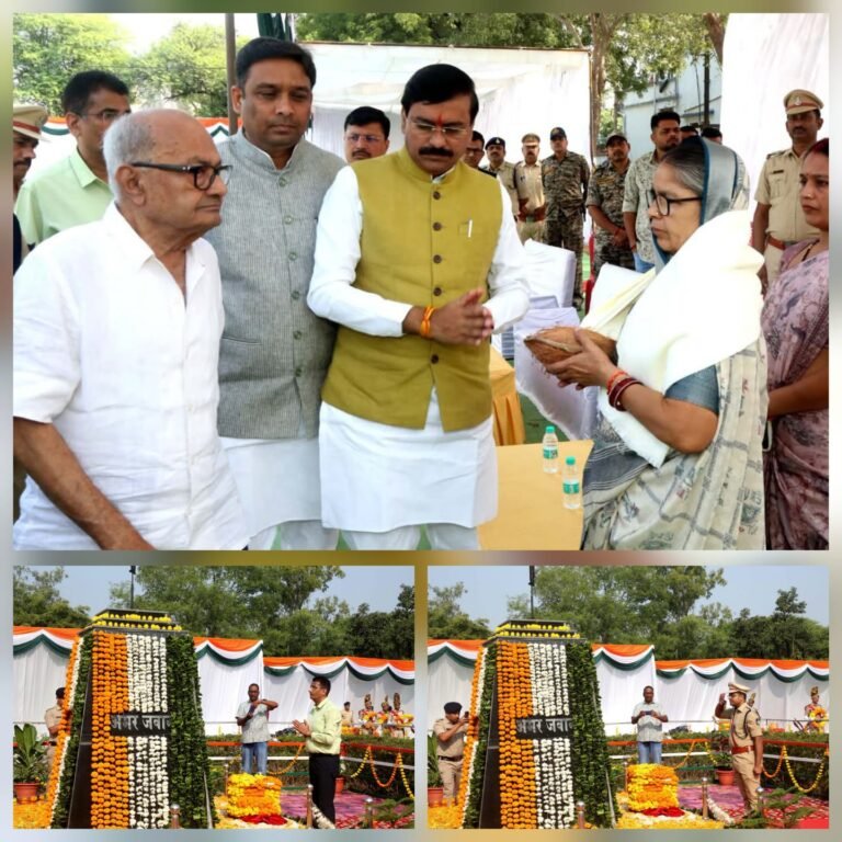 पुलिस लाइन में पुलिस स्मृति दिवस पर भव्य परेड, 154 शहीद जवानों को किया नमन राज्यमंत्री धर्मेन्द्र सिंह लोधी, सांसद राहुल सिंह लोधी और विधायक जयंत मलैया ने वीर जवानों के बलिदान को किया याद