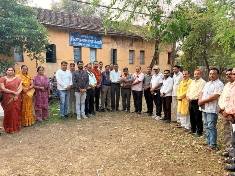 दीपावली से पहले शिक्षकों को मिला डीए एरियर, शिक्षक संघ ने बीईओ का जताया आभार