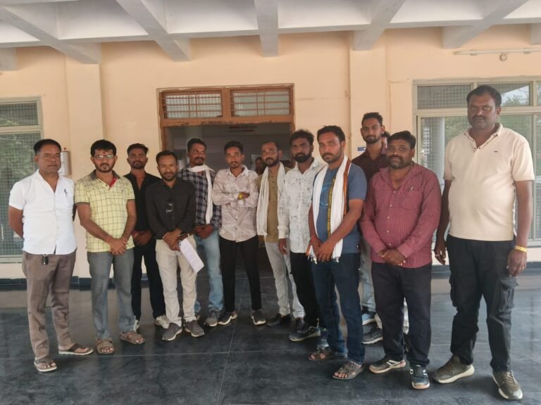 बाहरी राज्यों के हारवेस्टर संचालकों पर लगाम लगाने की मांग   बैतूल के हारवेस्टर मालिकों ने कलेक्टर को सौंपा आवेदन, रोजगार छिनने और ग्रामीण क्षेत्रों में नशे का कारोबार बढ़ने का लगाया आरोप