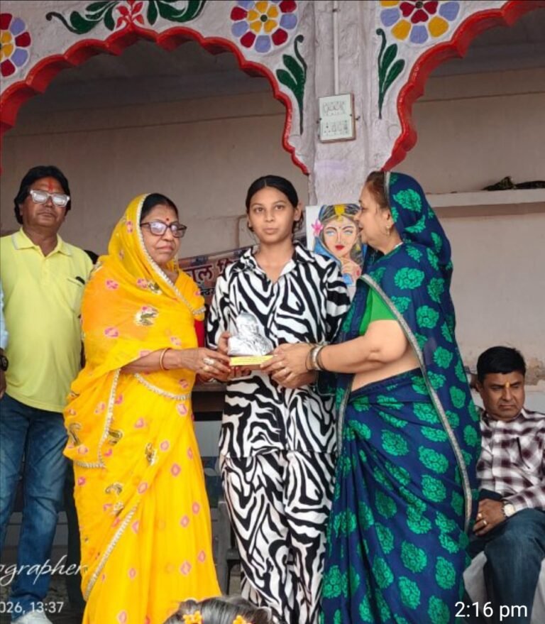 हरि हंस प्रतिभावान पुरस्कार से किया समाज की प्रतिभाओं को पुरस्कृत