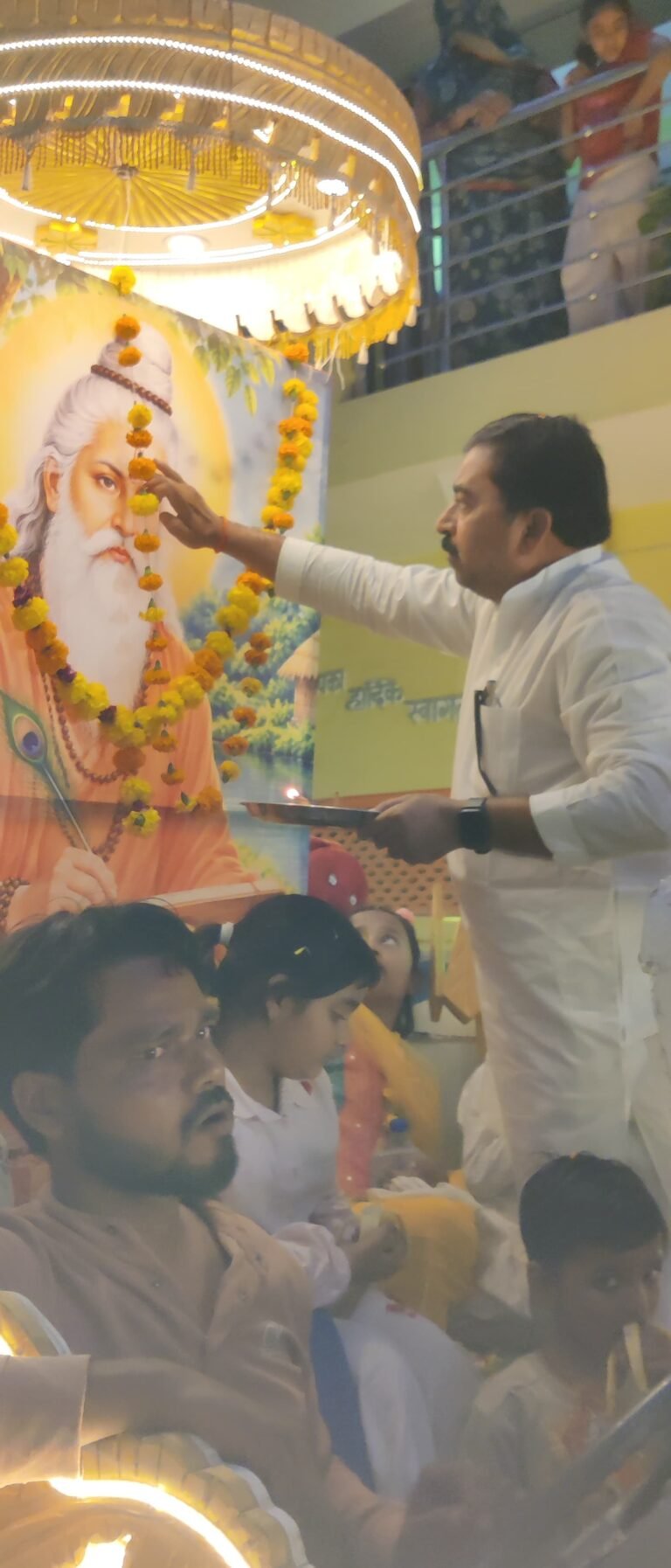 पलेरा में महर्षि वाल्मीकि जयंती पर निकली भव्य शोभायात्रा, जगह-जगह पुष्पवर्षा कर किया गया आत्मीय स्वागत। 