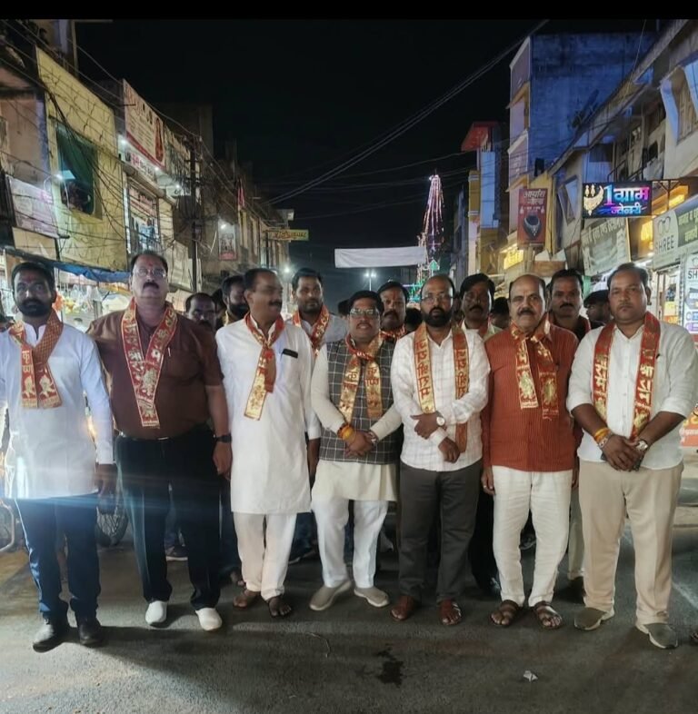 बैरसिया में धूमधाम से निकली महर्षि वाल्मीकि की शोभायात्रा, जयकारों से गूंजा नगर घुड़सवार, आकर्षक रथ और चलित झांकियों ने मोहा मन, जगह-जगह पुष्पवर्षा कर किया स्वागत