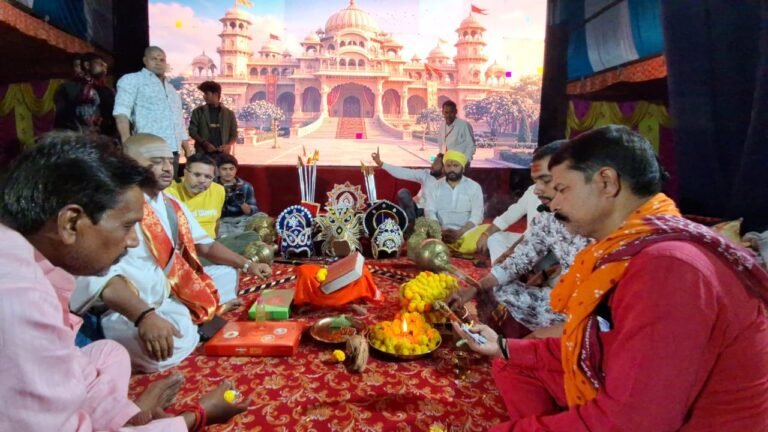मुकुट पूजन के साथ प्रारंभ हुई विंध्य प्राचीन रामलीला, 5 नवंबर तक होगा मंचन 46वें वर्ष में प्रवेश कर रही रामलीला का देश-विदेश में होगा सीधा प्रसारण