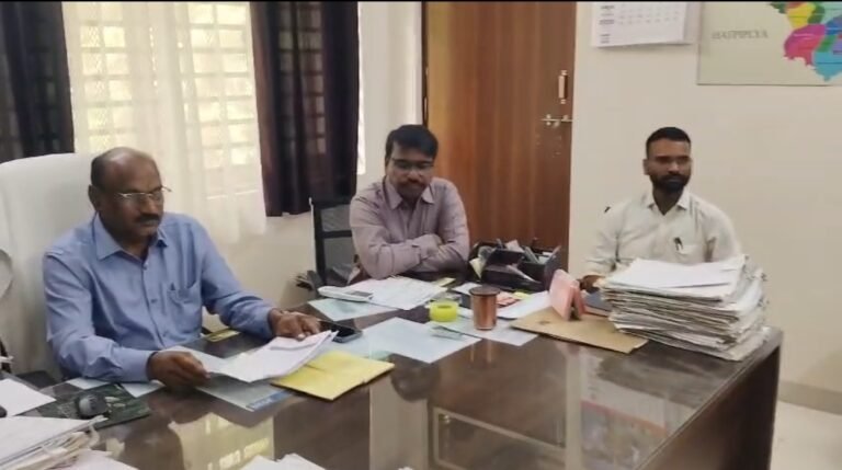 स्वामित्व रजिस्ट्री निष्पादन कार्यों की मॉनिटरिंग और दीपावली पर आतिशबाजी दुकानों के पंजीयन को लेकर बैठक आयोजित।