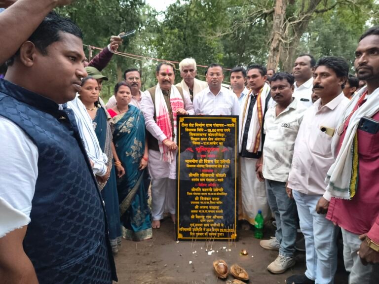 आजादी के 78 वर्ष बाद इतिहास रचा – घोर नक्सल गढ़ मेंड्रा में पहली बार गूंजा लोकतंत्र का शंखनाद, विधायक विक्रम देव उसेंडी का अभूतपूर्व साहसिक दौरा।